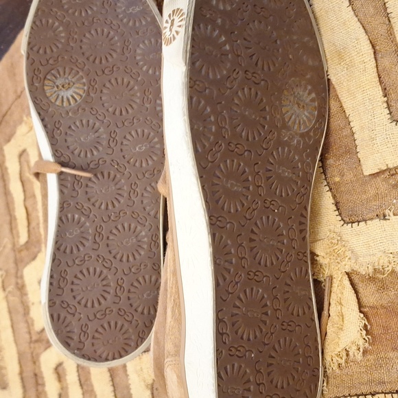 UGG tan sneakers, size 9 - Picture 2 of 5